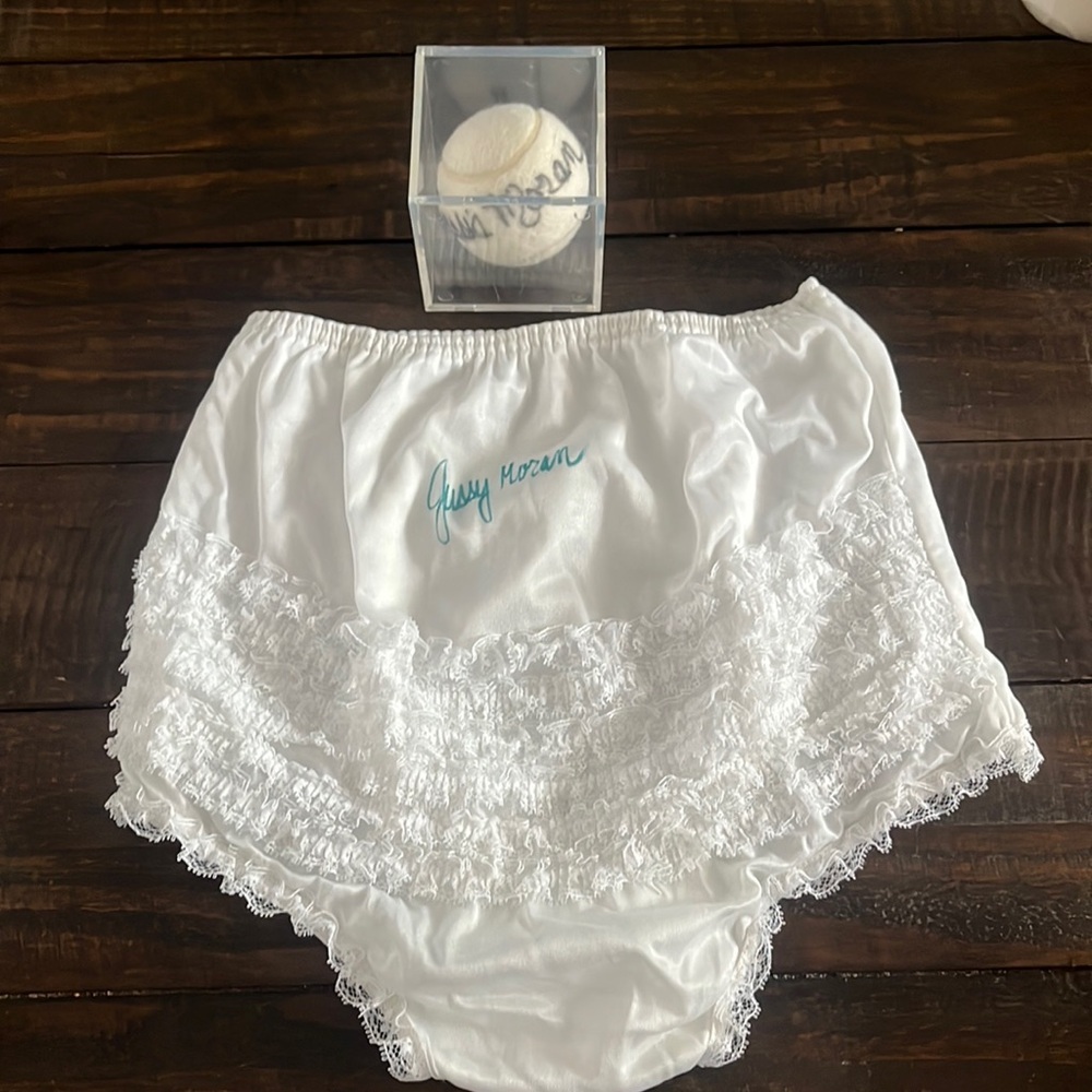 Vintage Rare Gussie Moran Signed Knickers and Tennis Ball -Rare Find-- - Picture 15 of 16